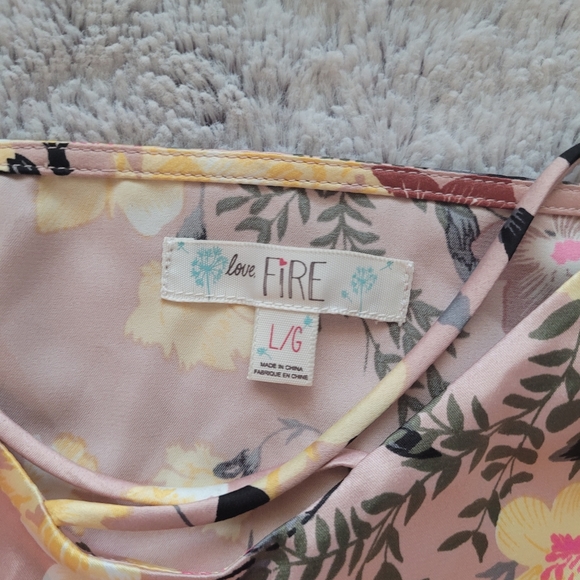 ⭐3/$15⭐ love, Fire Floral Criss Cross Women's Tank - Size Large - Picture 2 of 5